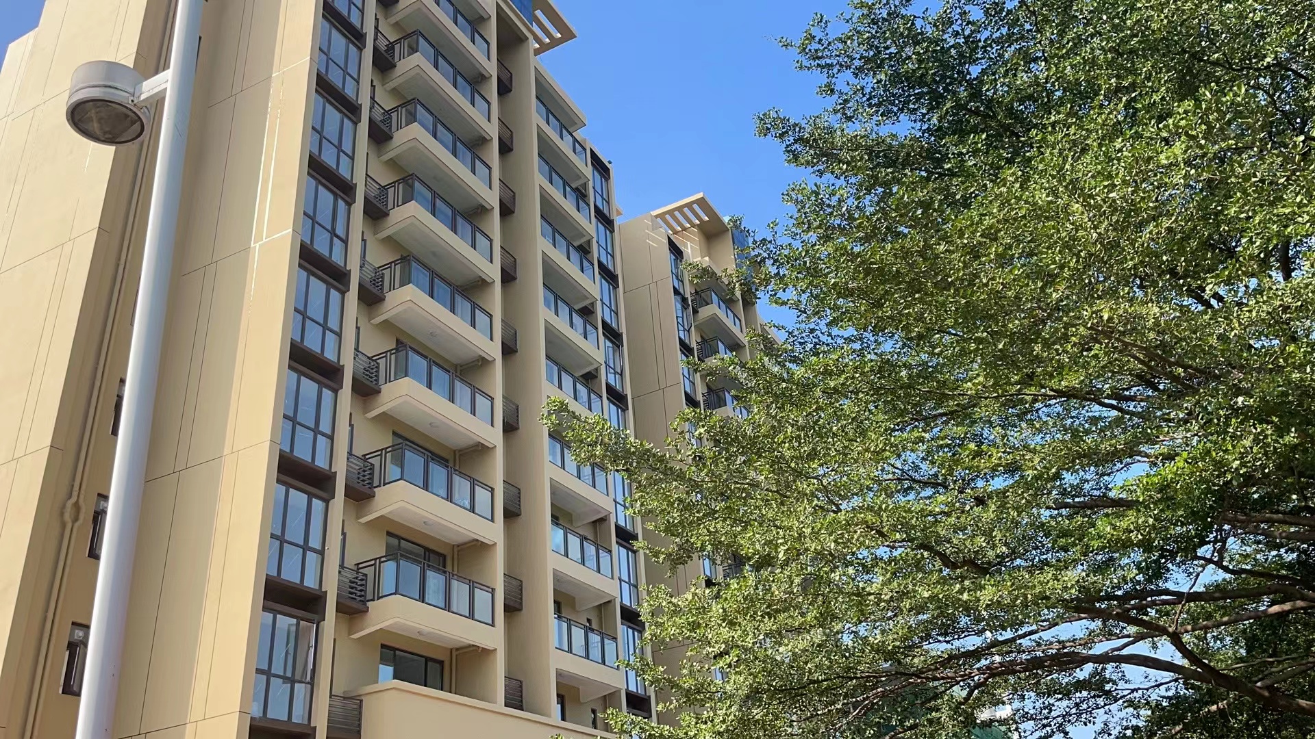 松山湖三房首付53万【悦湖铭邸】月荷湖公园8栋花园(图6)