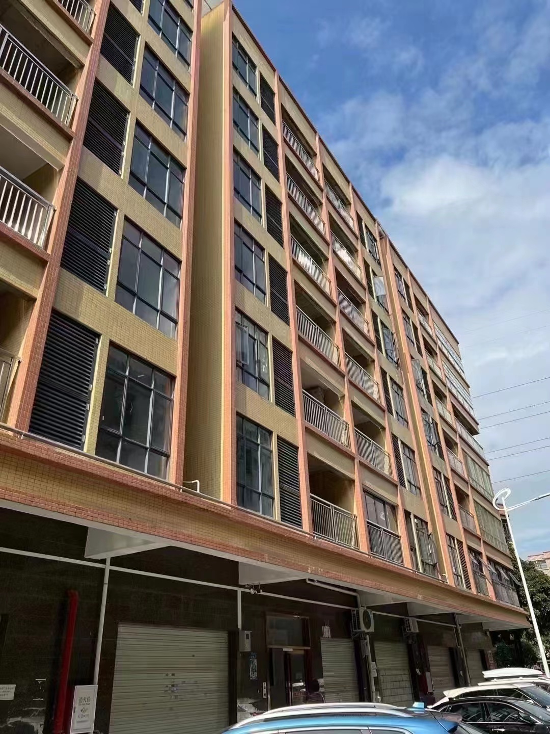 万江中学旁【河畔雅居】精装单间首付6万一套(图2) 万江中学旁【河畔雅居】精装单间首付6万一套(图2)