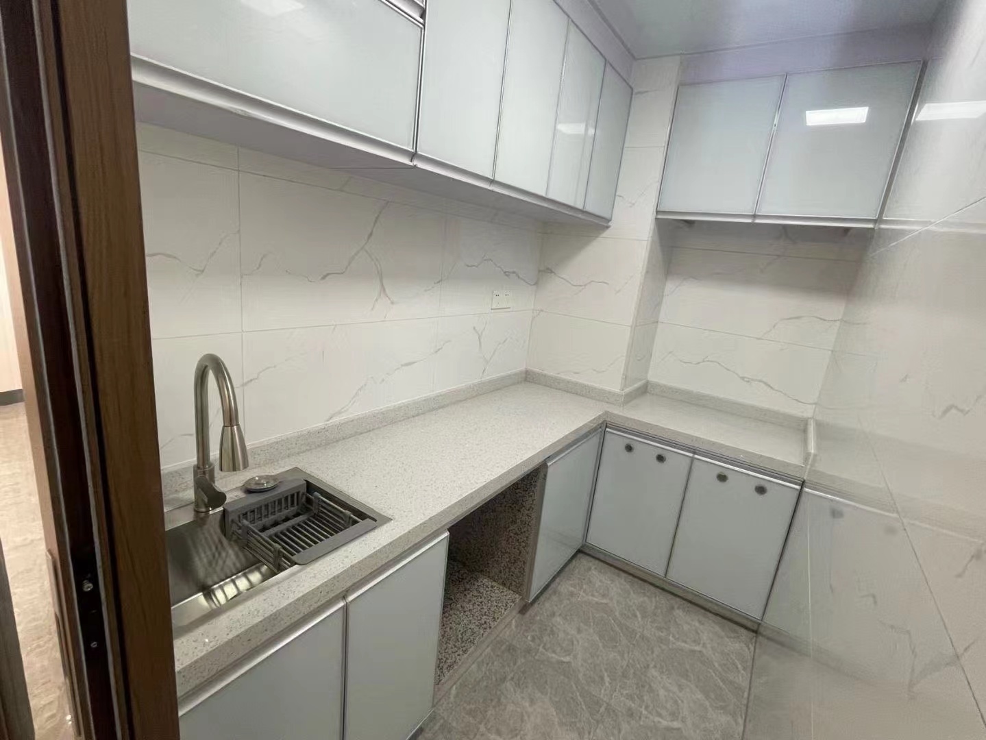 万江中学旁【河畔雅居】精装单间首付6万一套(图4) 万江中学旁【河畔雅居】精装单间首付6万一套(图4)