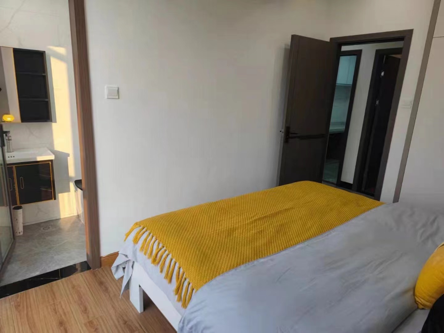 万江中学旁【河畔雅居】精装单间首付6万一套(图7) 万江中学旁【河畔雅居】精装单间首付6万一套(图7)