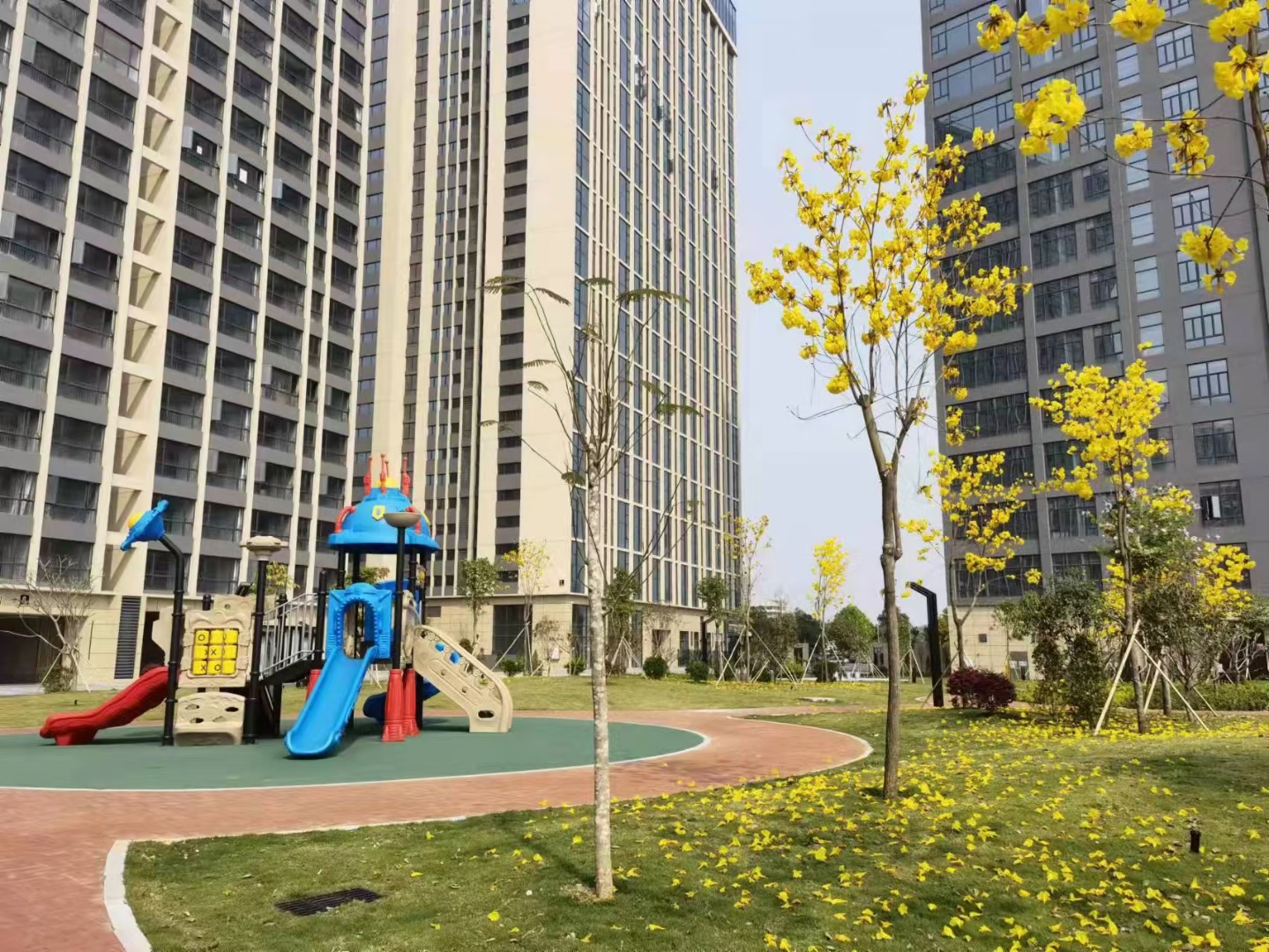 厚街高速口【东方御府】5栋花园精装复式4300一平(图2)