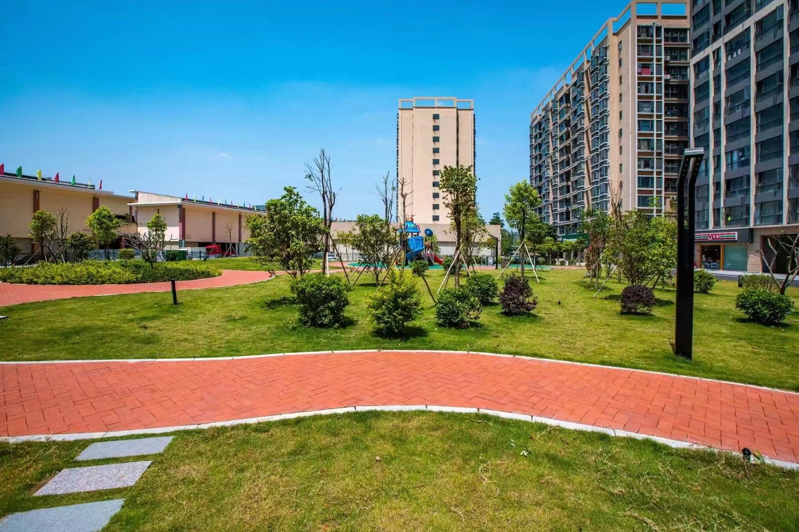 厚街高速口【东方御府】5栋花园精装两房首付4万(图2)