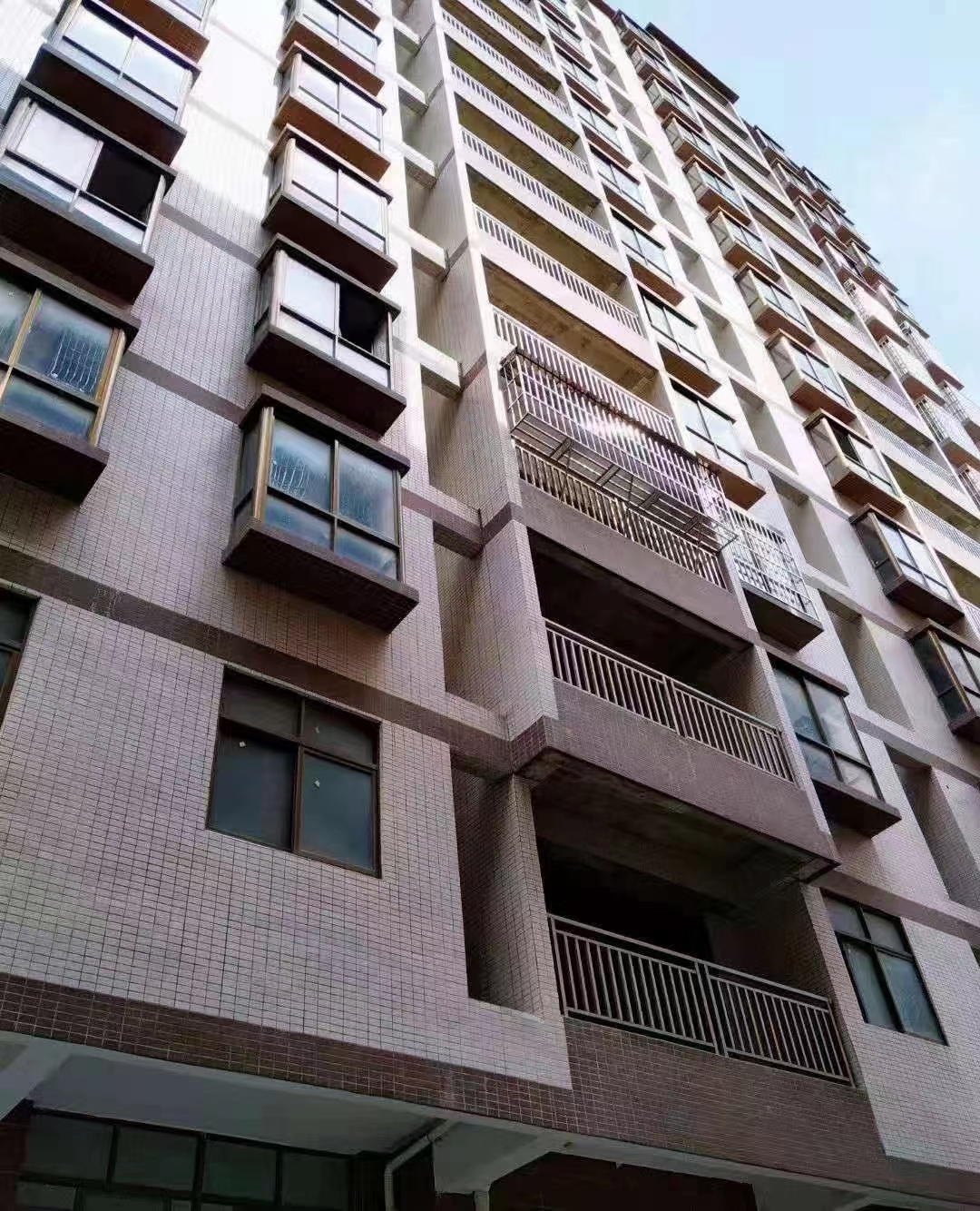 坪山14号线地铁口附近【鹏城雅苑】大亚湾两房首付8万(图2) 坪山14号线地铁口附近【鹏城雅苑】大亚湾两房首付8万(图2)