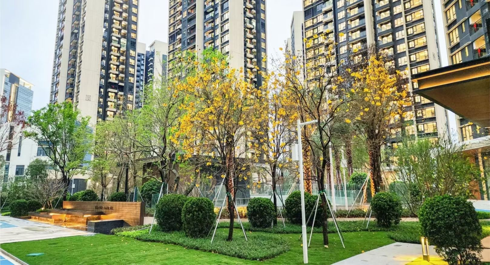 光明高铁站旁【天悦花园】6栋花园红本商品房2.6万一平(图6) 光明高铁站旁【天悦花园】6栋花园红本商品房2.6万一平(图6)