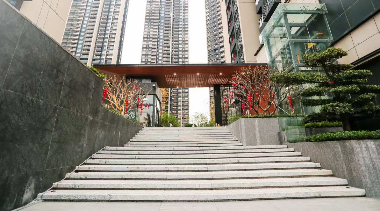 光明高铁站旁【天悦花园】6栋花园红本商品房2.6万一平(图3) 光明高铁站旁【天悦花园】6栋花园红本商品房2.6万一平(图3)