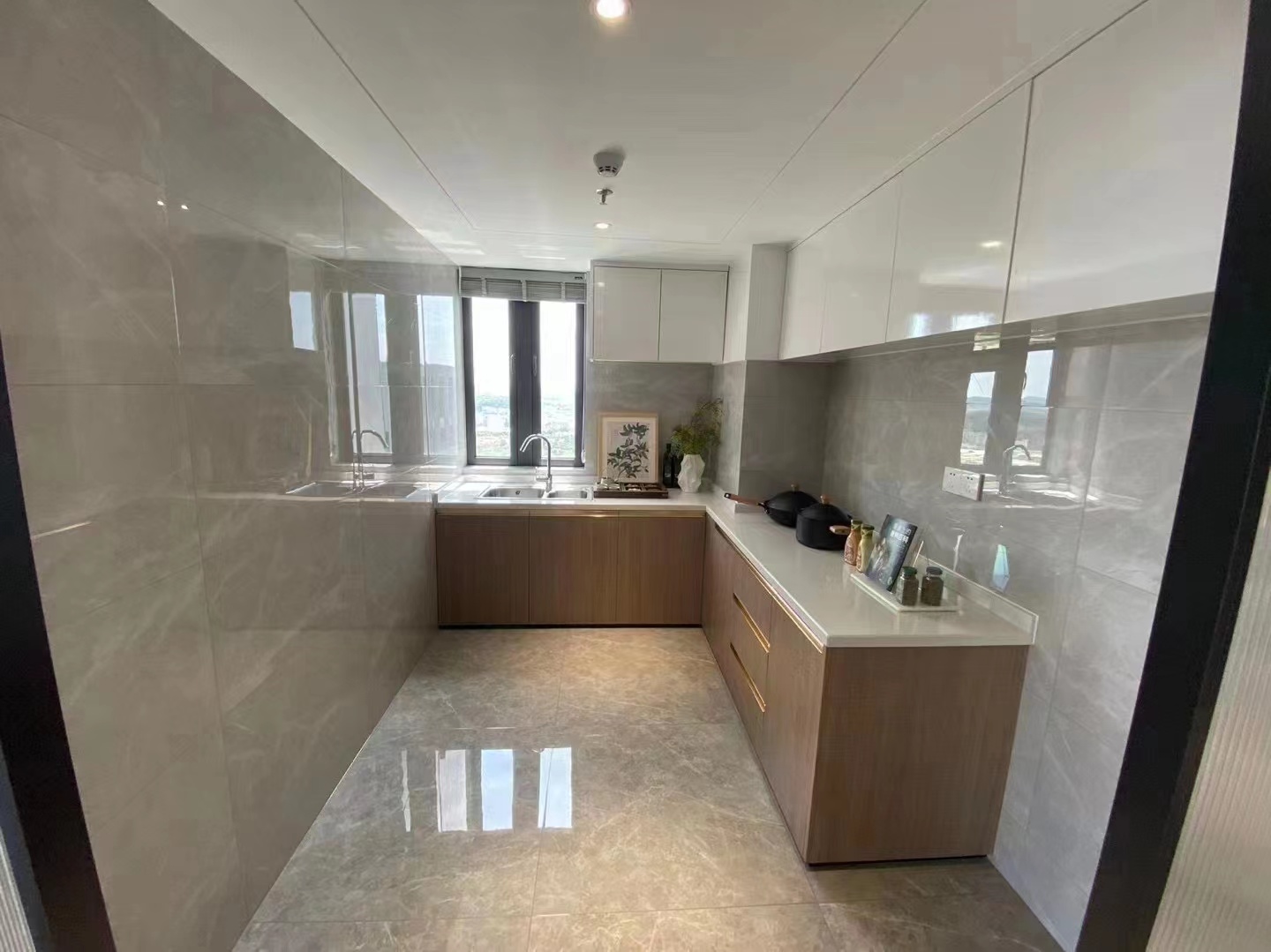 近罗湖16栋花园【山水田苑】精装三房总价73.8万(图12) 近罗湖16栋花园【山水田苑】精装三房总价73.8万(图12)