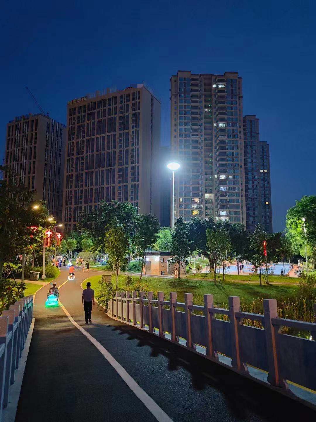 楼下就是生态公园【松湖首府】茶山8栋花园6千一平(图4)